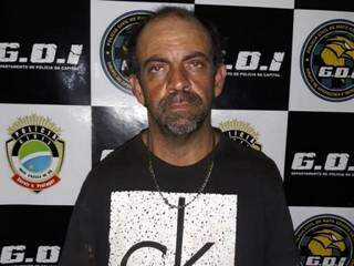 Renato Aparecido Barboza, de 45 anos,  na delegacia. (Foto: Divulgação/PolíciaCivil) 
