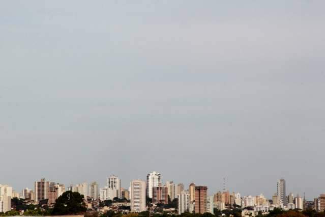 S&aacute;bado ter&aacute; m&aacute;xima de 33&ordm;C, tempo nublado e n&eacute;voa seca em MS