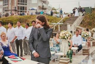 Ghibson não conteve o choro antes da noiva chegar. (Foto: Rafael Dalago)
