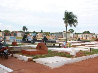 Vereador Alex afirma que cemitérios não seguem as orientações do Conama(Foto:Pedro Peralta)