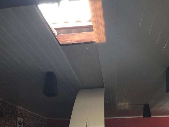 Bandidos quebram forro, fazem limpa e tabacaria tem de fechar as portas
