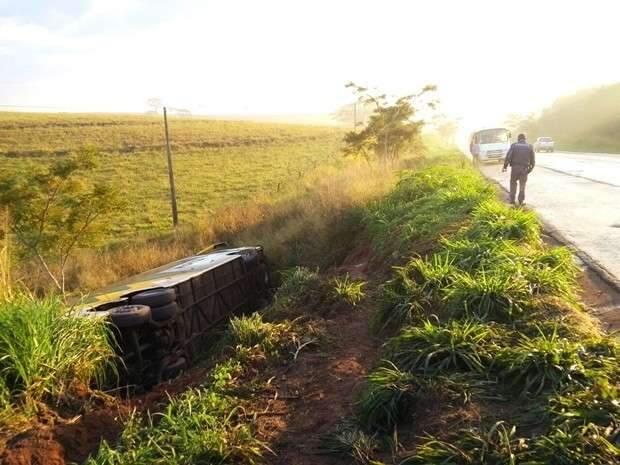 Um morre e 20 ficam feridos em acidente com &ocirc;nibus que saiu de MS 