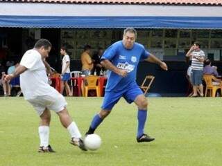 Disputa de bola em competição passada (Foto: Arquivo/ Campo Grande News)
