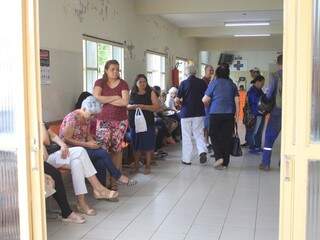 Pacientes aguardando atendimento no CRS Tiradentes. (Foto: Marina Pacheco)
