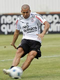 Corinthians, do atacante Emerson, perdeu as duas partidas que disputou no Nacional até agora. (Foto: AE)