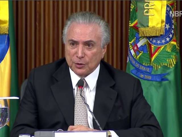 Temer re&uacute;ne ministros e diz que limite p&uacute;blico de gastos &eacute; prioridade