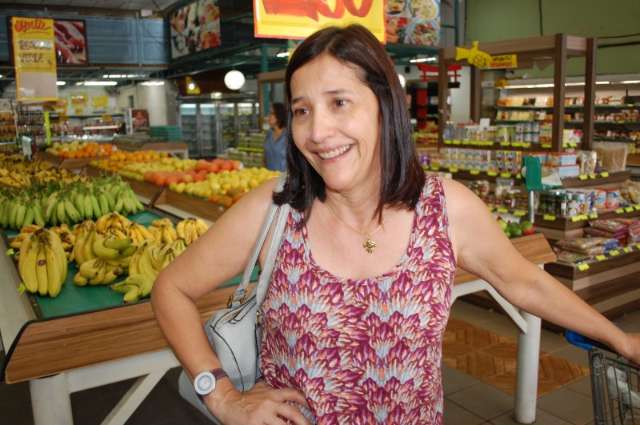 Tomate volta a custar R$ 8,50, mas pre&ccedil;o n&atilde;o tira produto da mesa