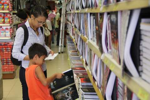 Pais lotam lojas em busca de materiais escolares e vendas sobem 10%