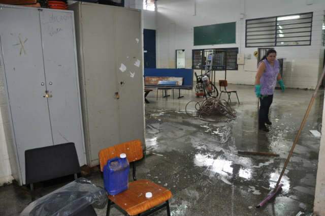  Educa&ccedil;&atilde;o de Dourados faz for&ccedil;a-tarefa para lotar professores at&eacute; segunda