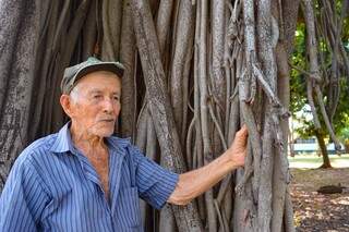 Seu José Leopoldino Amorim tem 90 anos. (Foto: Alana Portela)