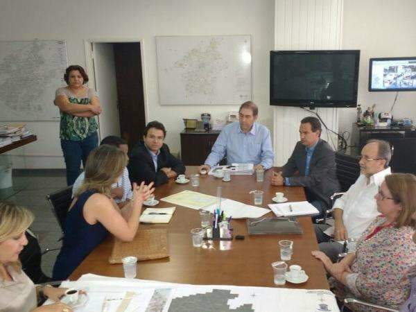 Bernal discute projetos para unidades de sa&uacute;de e Casa da Mulher em Bras&iacute;lia