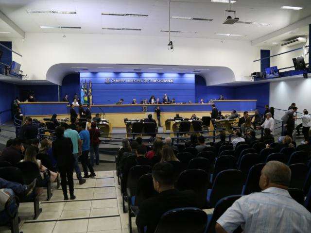 C&acirc;mara diz que cumpre acordo, mas n&atilde;o revela n&uacute;mero de comissionados 