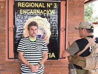 Marcelo Piloto na sede da Senad em Encarnación, no Paraguai, onde foi preso ontem (Foto: ABC Color)