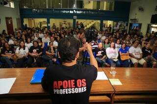 Categoria reunida em assembleia durante greve em 2015 (Foto: Marcos Ermínio/Arquivo)
