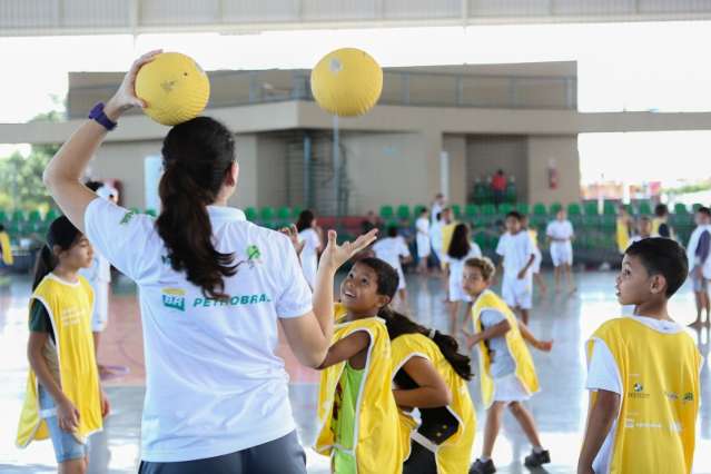 Crian&ccedil;as e jovens podem se inscrever em atividades esportivas gratuitas 
