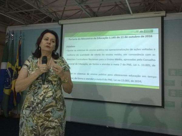 Para reduzir violência, governo estuda ampliar videomonitoramento em escolas