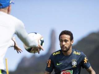 Neymar treina com bola na preparação para amistoso contra a Colômbia (Foto: CBF/Divulgação)