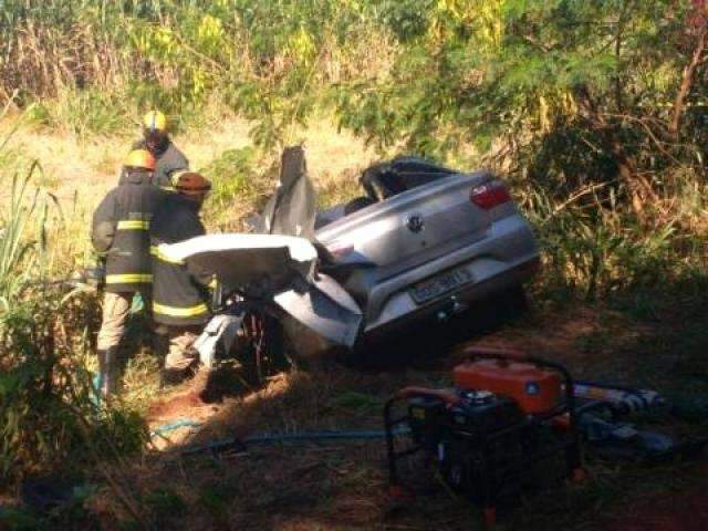Voyage bate contra caminh&atilde;o e mata comerciante na MS-276
