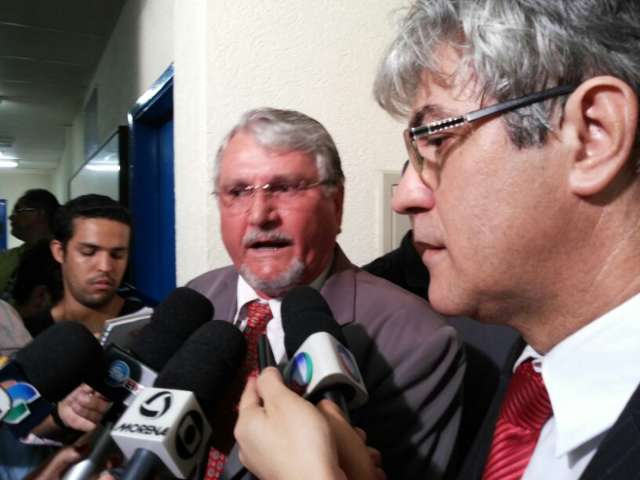 Base aliada abandona C&acirc;mara e exige convoca&ccedil;&atilde;o de nova sess&atilde;o