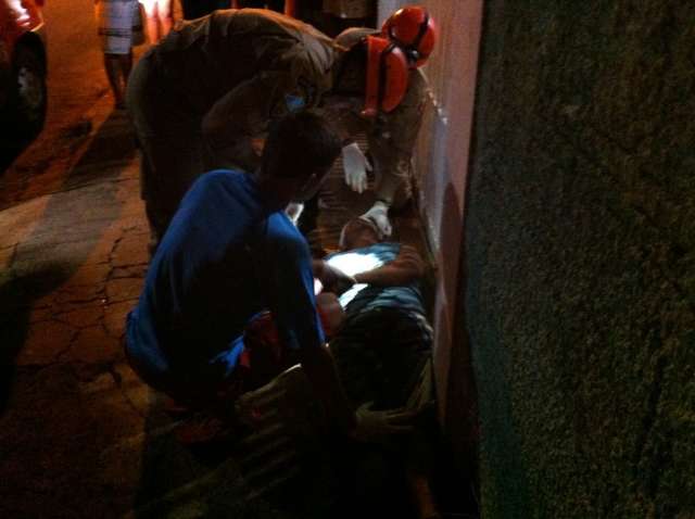 Homem &eacute; agredido a paulada ap&oacute;s invadir casa no Uni&atilde;o