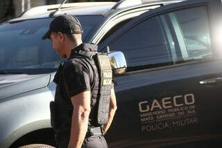 Agentes do Gaeco durante operação (Foto: Marcos Ermínio)