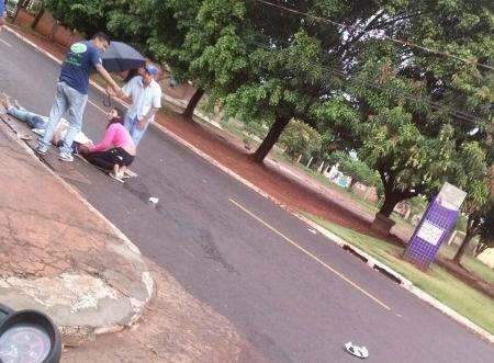 Acidente entre carro e moto deixa v&iacute;tima com ferimentos leves no Aero Rancho