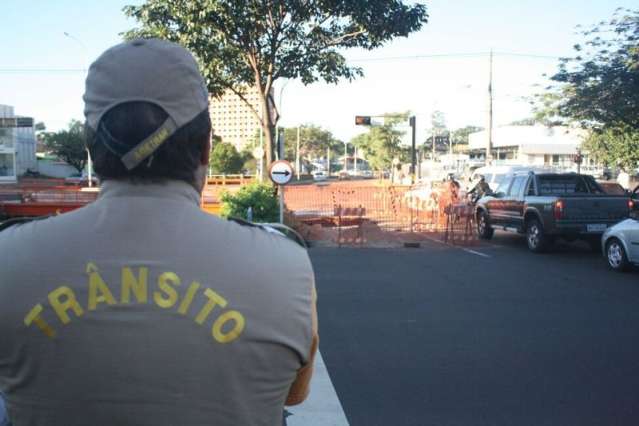 Pista continua parcialmente interditada entre Ernesto Geisel e Afonso Pena