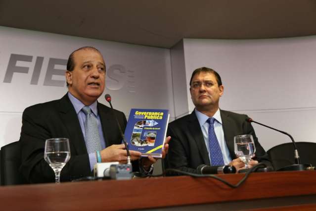 Ministro diz que gest&atilde;o p&uacute;blica est&aacute; falida e precisa de novo modelo