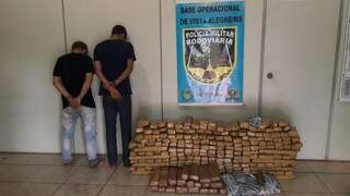 Dupla &eacute; presa com 285 kg de maconha em Cruze na rodovia na MS-164