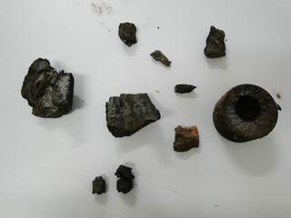 Após a explosão realizada pelo Cigcoe, o artefato se reduziu a pedaços carbonizados (Foto: Divulgação)