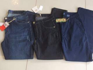 Calças jeans que tinham o preço original de R$ 229,00 agora custam apenas R$ 99,00 (Foto: Divulgação)