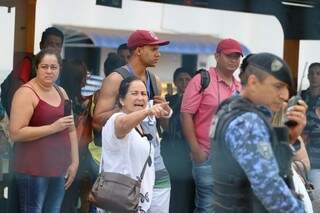 Revolta com atraso motivou bloqueio para o acesso do Terminal Morenão na manhã desta sexta-feira (15) (Foto: Marcos Maluf)