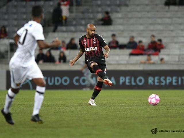 Atl&eacute;tico-PR faz quatro no segundo tempo e goleia Sport na Arena da Baixada