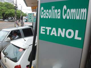 Preço médio do litro da gasolina é de 2,637, enquanto do álcool é R$ 1,891 em MS. (Foto: Simão Nogueira)