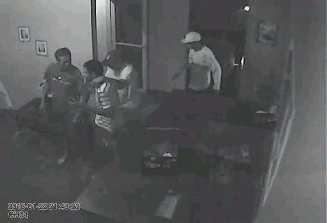 Trio armado invade hotel no bairro Amamba&iacute; e assalta funcion&aacute;rios