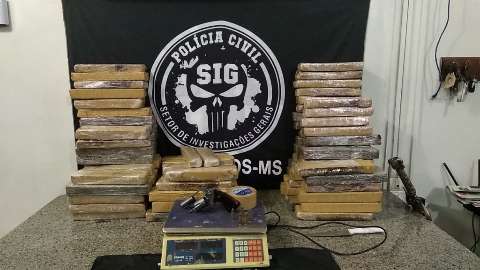 Pol&iacute;cia prende 2 e apreende drogas e arma em a&ccedil;&atilde;o contra tr&aacute;fico em aldeias