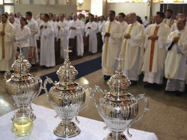  Missa renova votos dos padres e d&aacute; in&iacute;cio &agrave;s celebra&ccedil;&otilde;es de P&aacute;scoa