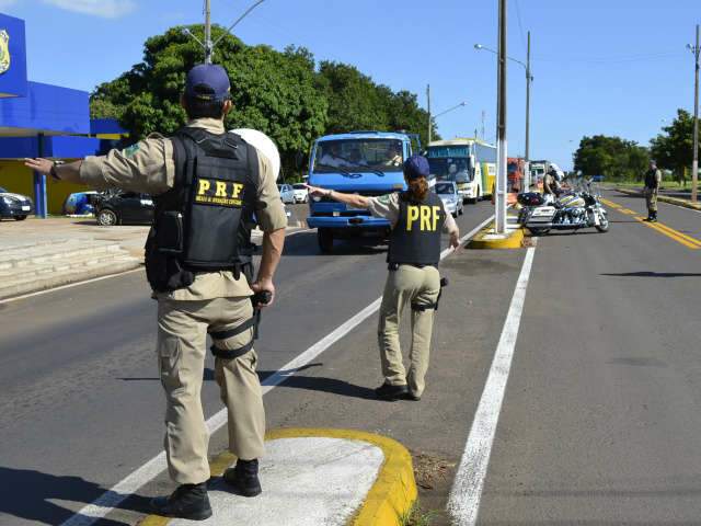  Policiais rodovi&aacute;rios federais entram em greve e mant&eacute;m s&oacute; o &quot;essencial&quot;