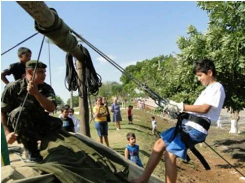  Militares de MS instalam bloqueio no Rio Apa e realizam a&ccedil;&otilde;es sociais em Porto Murtinho