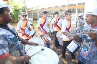 Catedráticos do samba é a terceira a desfilar e vai homenagear a Polícia Civil. (Foto: Fernando Antunes)