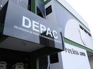 O caso foi registrado na Depac (Delegacia de Pronto Atendimento Comunitário) do Centro. (Foto: Henrique Kawaminami)