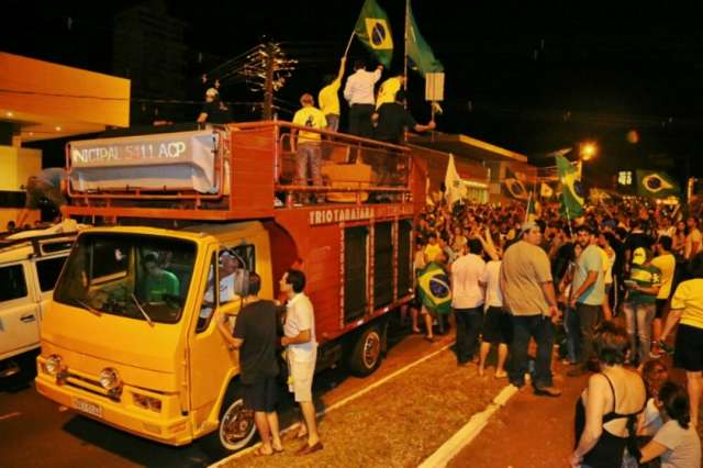Com manifesta&ccedil;&otilde;es constantes, procura por trio el&eacute;tricos aumenta 50%