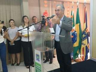 Governador discursando durante evento desta terça-feira (Foto: Leonardo Rocha)