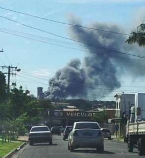 Internautas registram imagens de fogo em loja na Costa e Silva