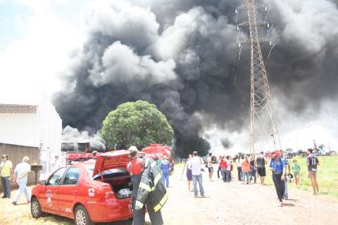 “Fogo se espalhou muito rápido”, conta testemunha de mega incêndio