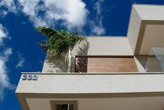 Palmeira é destaque na fachada da casa. (Foto: Kemily Onça)