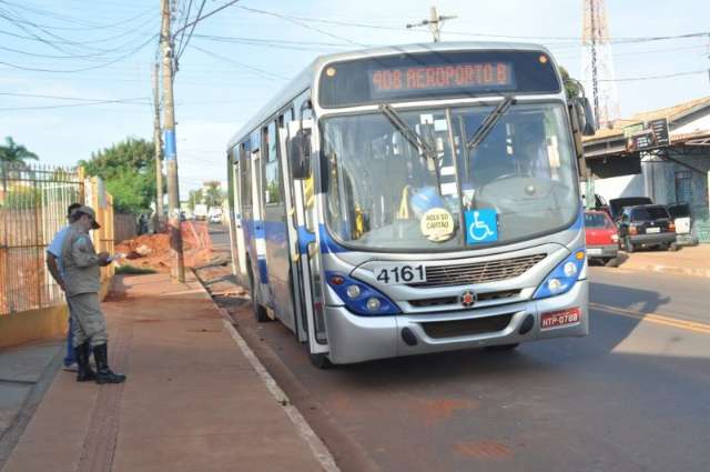 Diarista &eacute; atropelada por &ocirc;nibus e tem ferimentos leves, na J&uacute;lio de Castilho