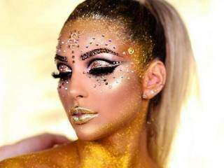 Maquiagem com muito glitter produzida para o Carnaval. (Foto: Reprodução Instagram)