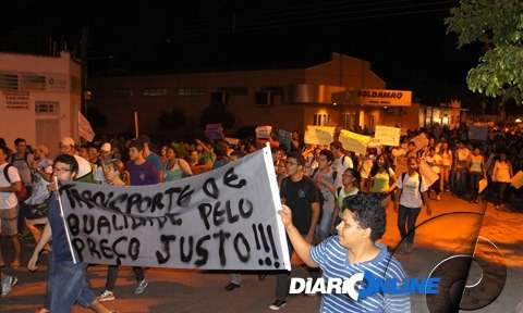 Em Corumbá, manifestantes pedem transporte público de qualidade