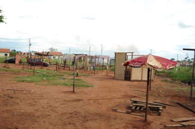 Justi&ccedil;a manda despejar fam&iacute;lias acampadas em frente ao lix&atilde;o
